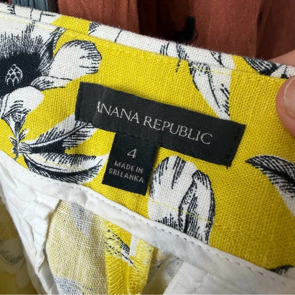 Banana Republic 55% linen
